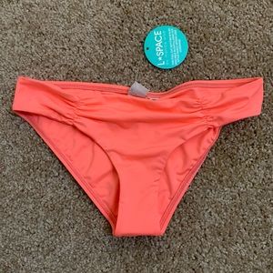 L space bikini bottoms. NWT. Size small